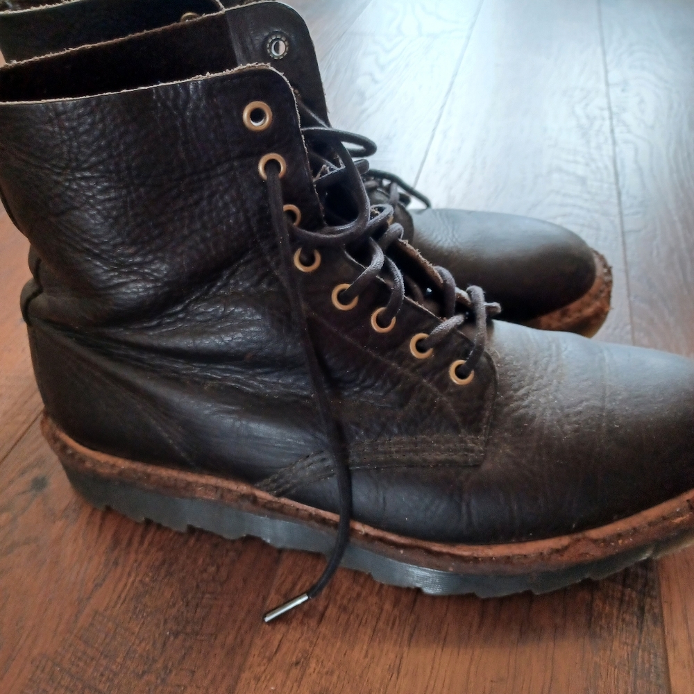 Dr Martens 1460 Pascal boots